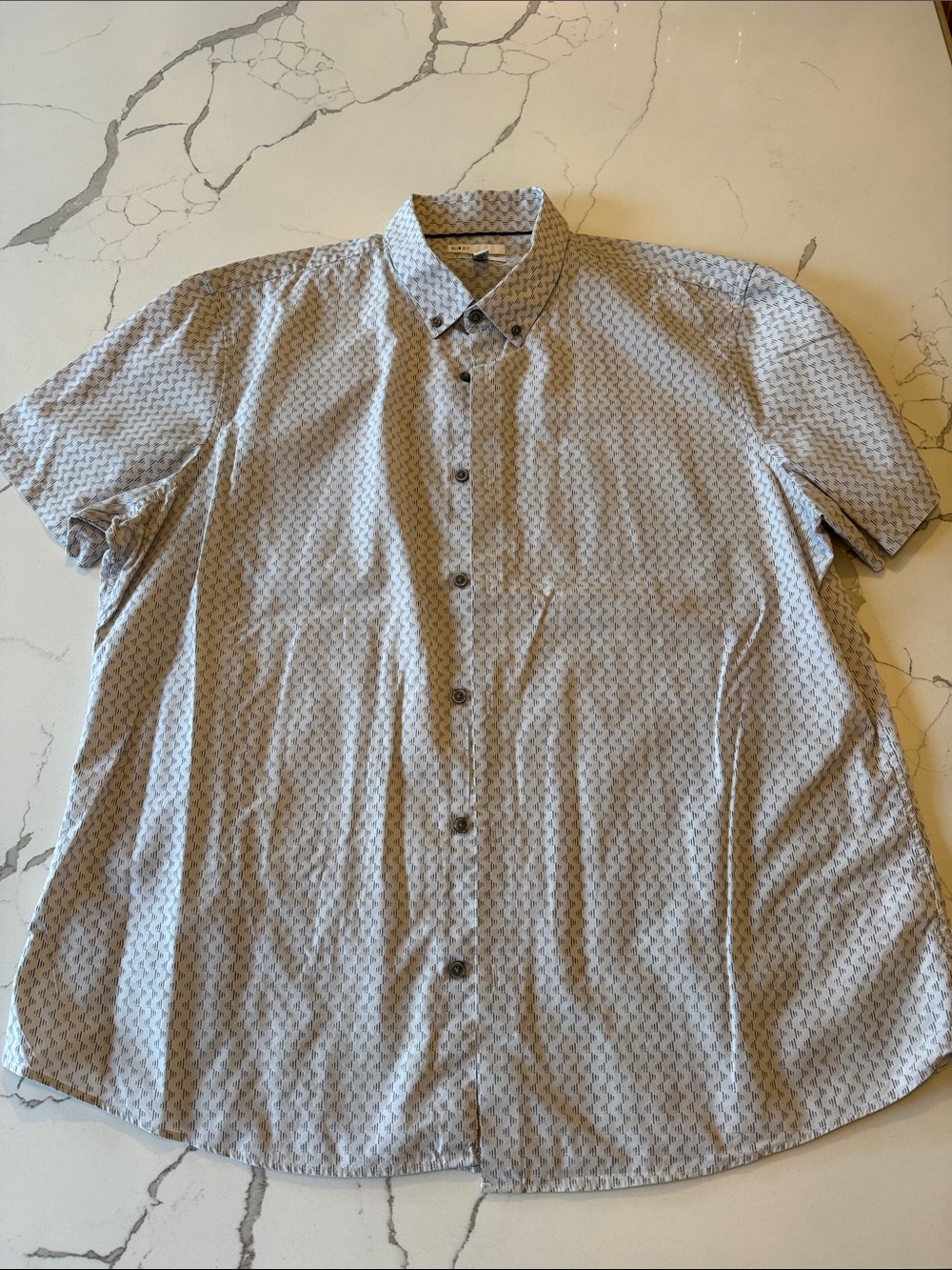 Men's Short Sleeve Button-Down Shirt - Light Gray Geometric